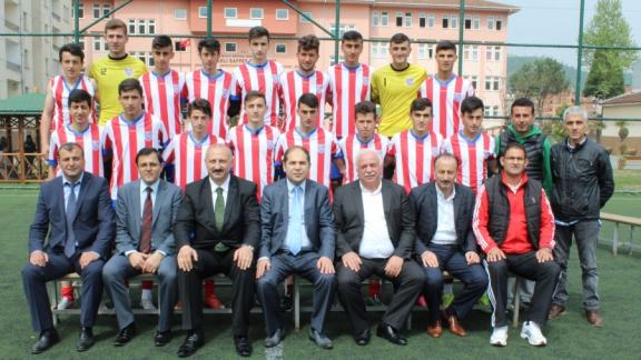 Araklı Saffet Çebi Mesleki ve Teknik Anadolu Lisesi Futbol Takımı Türkiye 3.sü Oldu