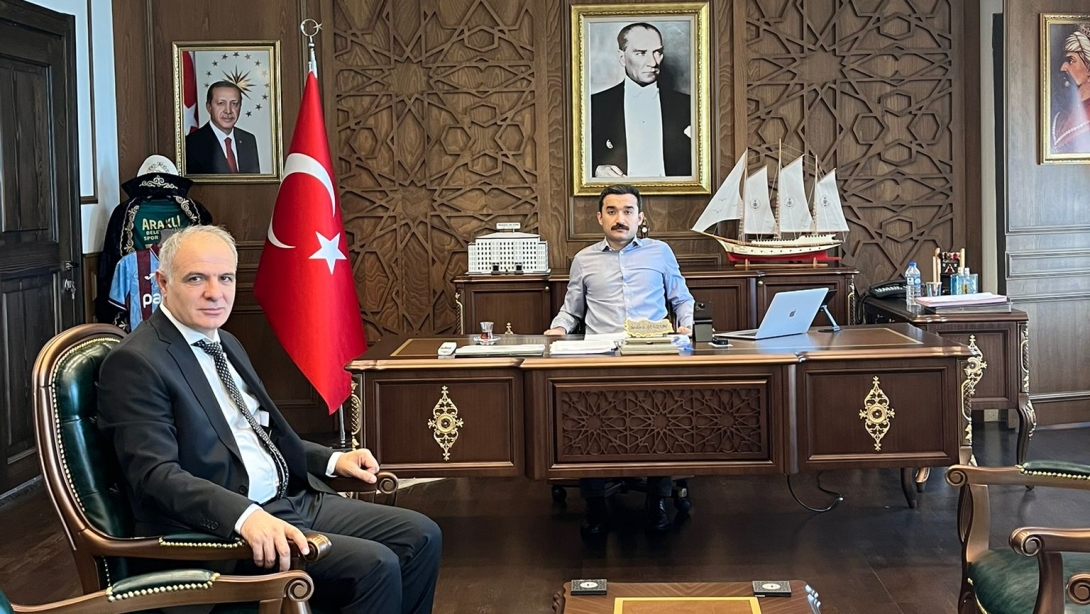 İLÇE MİLLİ EĞİTİM MÜDÜRÜMÜZ SÜLEYMAN ŞENTÜRK GÖREVİNE BAŞLADI